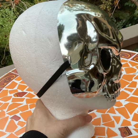 Gold metallic skeleton face mask with elastic back strap, adult or teen - Picture 6 of 8